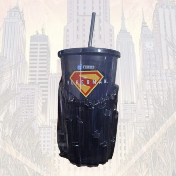 2abeb8bd-d4b3-46da-9c83-c5a36e08e759 Vaso Supermán con luz